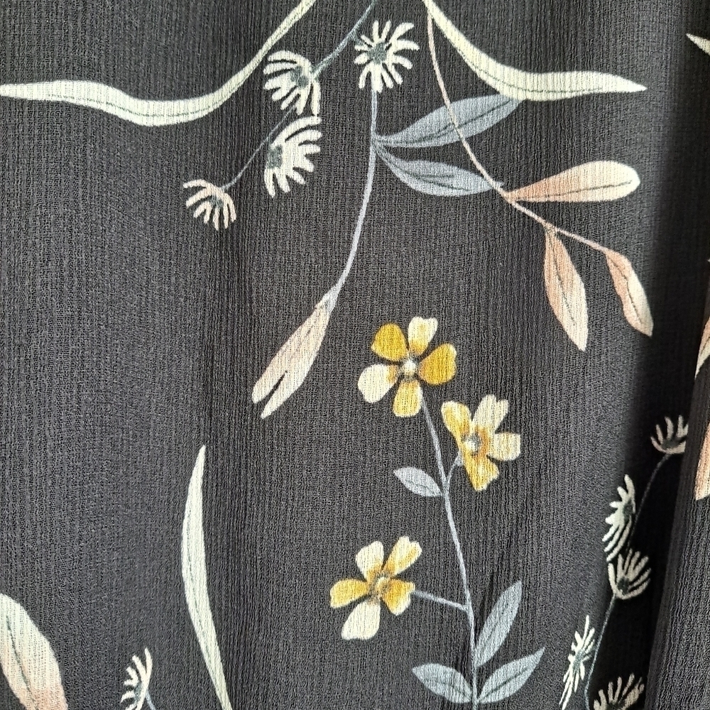 NWT Lulus Black Floral  Wrap Dress  Size M - Picture 4 of 9